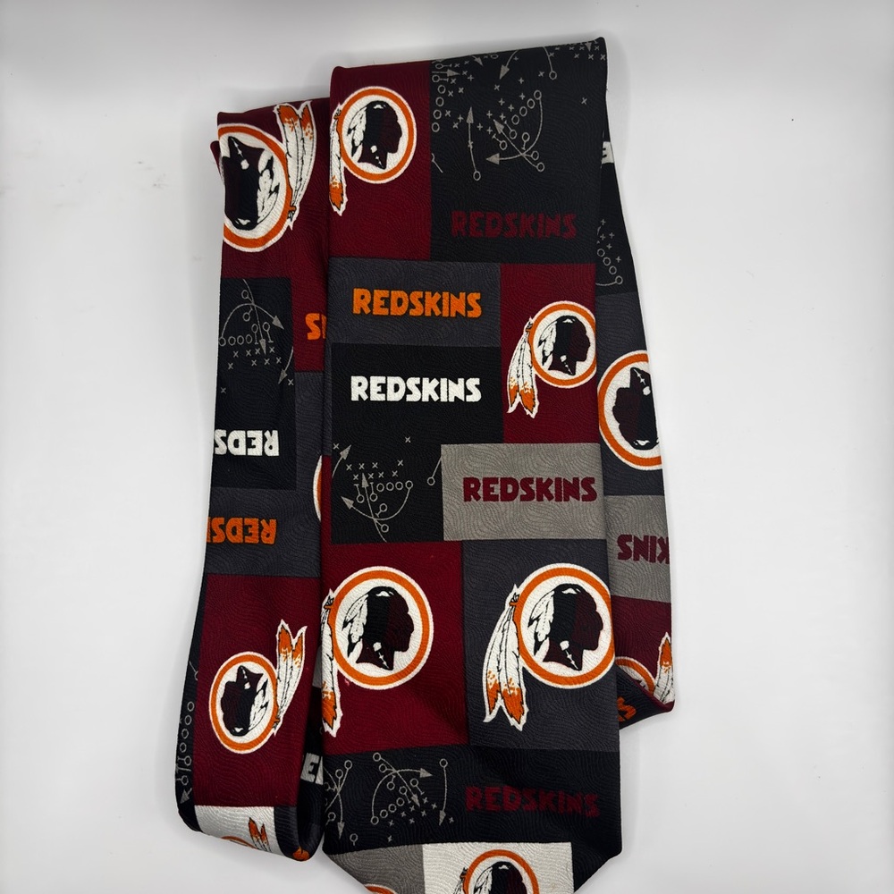 Redskins Themed Men's Tie - Black and Red